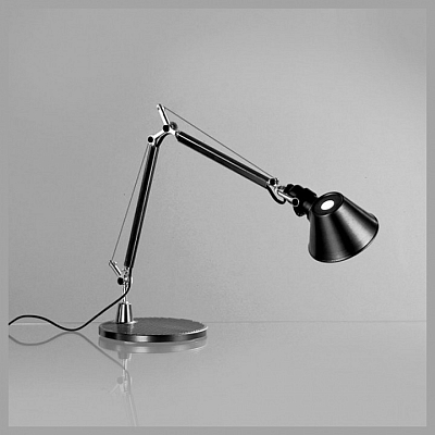 Настольная лампа офисная Artemide  A011830 400_400_1924921