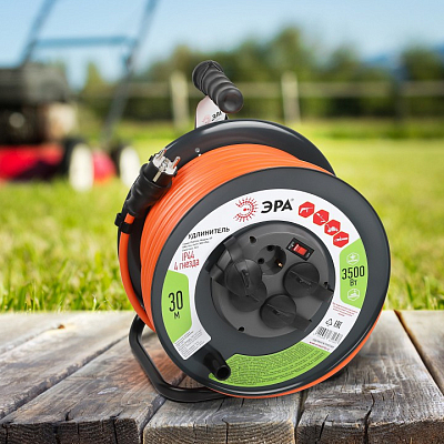 Удлинитель с выключателем Эра  RMx-4es-3x2.5-30m-IP44 400_400_2405349